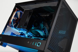 超レアなハンドル付き小型ゲーミングPC、正面に置きたくなるユニークな見た目だけど実力派