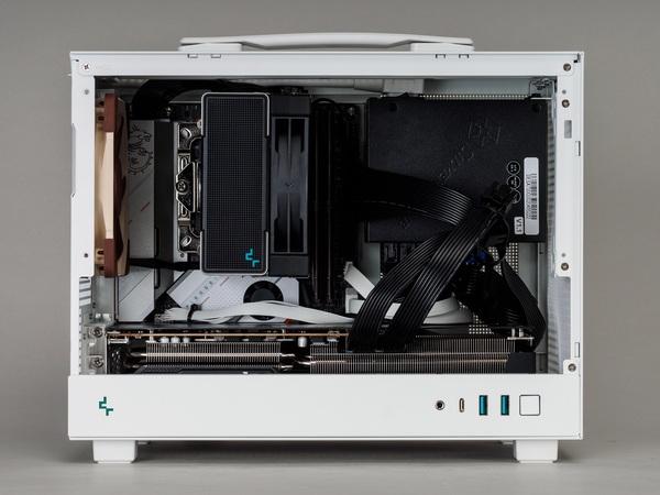 Radeon RX 9070でFF14も黒神話もモンハンワイルズも4Kプレイ!? 最近の小型PCってスゴイ