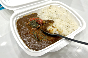取材で食べた「もうやんカレー」がめちゃ辛かった！ でも……地球環境に優しいカレーだから耐えられました